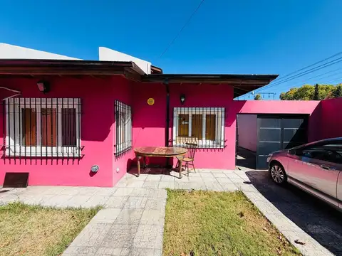 Casa 6 ambientes con 2 baños