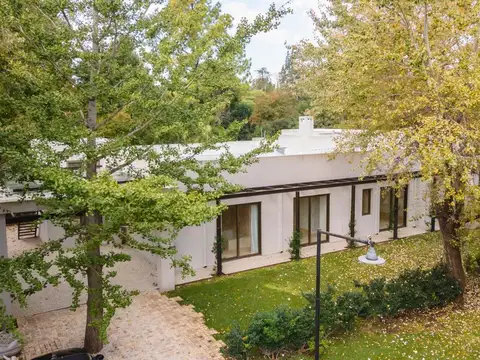 Casa en Venta con 4 cocheras