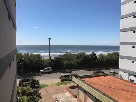 EXCELENTE DEPARTAMENTO TRES AMBIENTES CON COCHERA FRENTE AL MAR! ZONA NORTE 