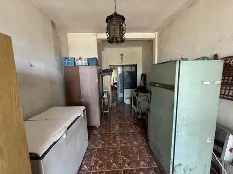 CASA 5 AMBIENTES CON IMPORTANTE JARDÍN (POLO TEXTIL)