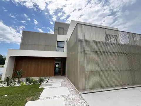 Casa en Alquiler de 4 dormitorios