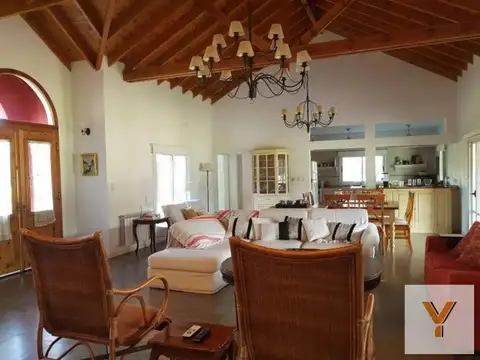Casa 6 ambientes con 6 baños