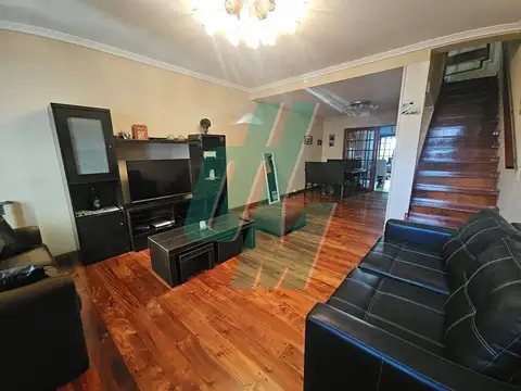 Excelente Triplex a la venta - Villa Santa Rita