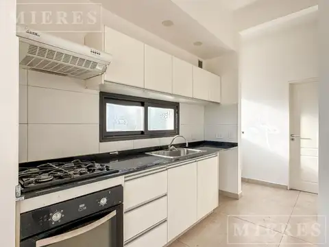 Casa en Alquiler con 2 cocheras