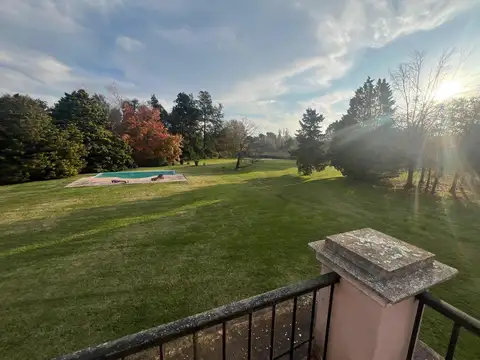 Casa 8 ambientes con 5 baños