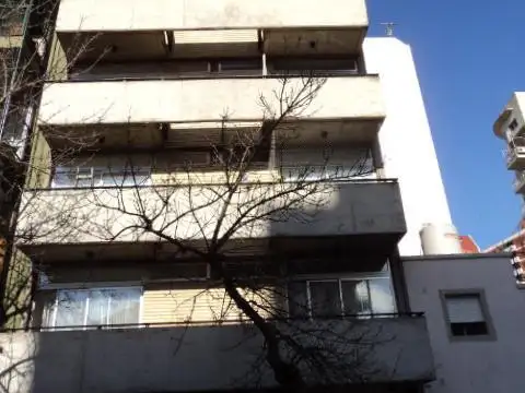 Venta de Mono Ambiente Al Frente con Balcon