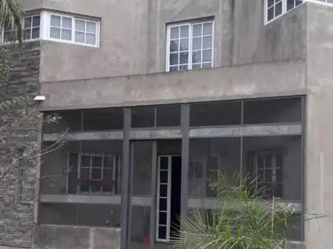 Casa en venta - 2 Dormitorios 1 Baño - Cochera - 182Mts2 - Santa Fe de La Vera Cruz