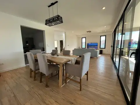 Casa en Venta en El Canton - Norte, USD 350.000
