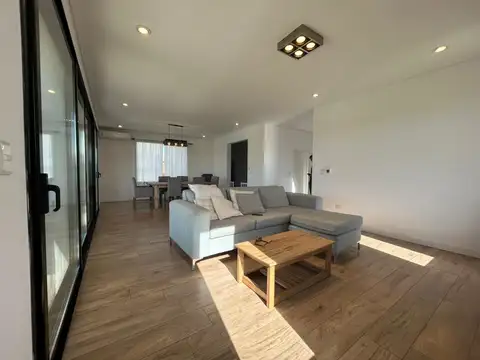 Casa 7 ambientes con 3 baños