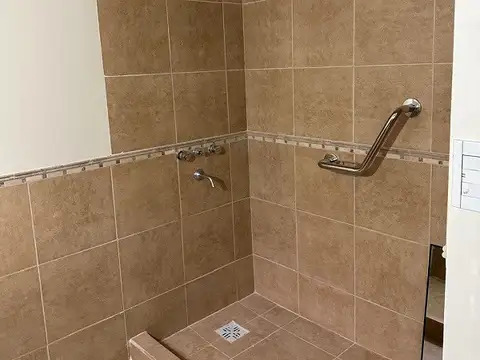 Casa en Alquiler con 2 cocheras