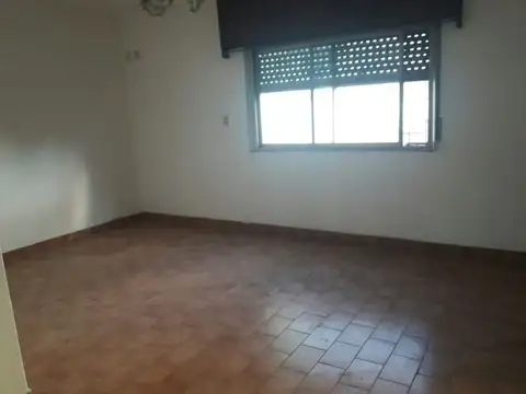 Depto Tipo Casa en Alquiler en Caseros, $ 850.000