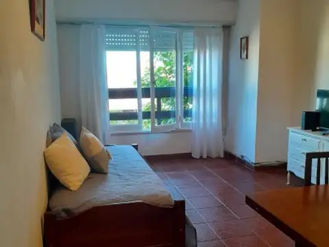 Alquiler temporario 2 ambientes en Miramar. Edificio Loberia.