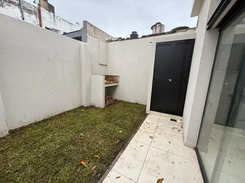 Casa 2 ambientes con 2 baños