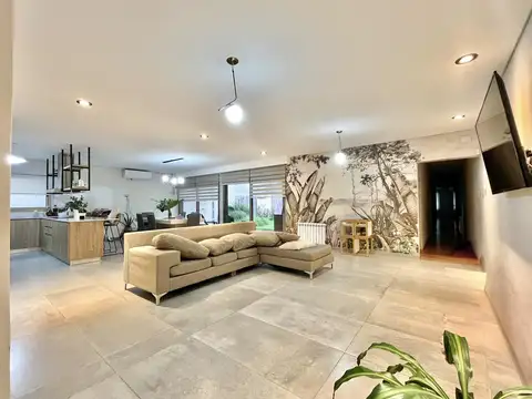 VENTA/ PERMUTA- Casa de 3 dormitorios, galería, jardín,  cochera en Lomas del Este- Cañada de Gómez,