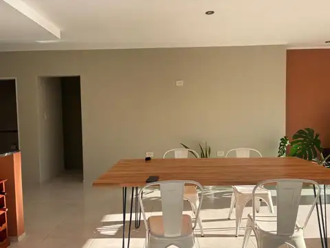Casa con parque y pileta en venta - Melchor Romero, La Plata