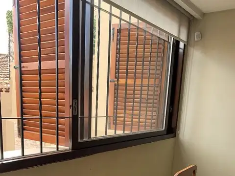 Casa impecable dos garages Fondo con parrilla INMEJORABLE