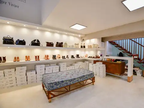 Local comercial c/ entrepiso Alquilado