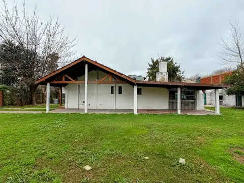 Casa 3 ambientes con 1 baño