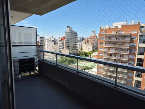 Monoambiente luminoso en piso alto