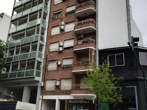 AMPLIO DEPARTAMENTO SEMIPISO DE  DOS AMBIENTES SOBRE AV MONROE VILLA URQUIZA