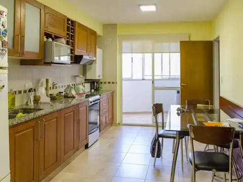Departamento 6 ambientes con 2 baños