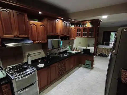 Casa 5 ambientes con 2 baños
