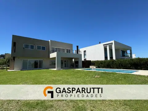 Casa 4 ambientes con 4 baños