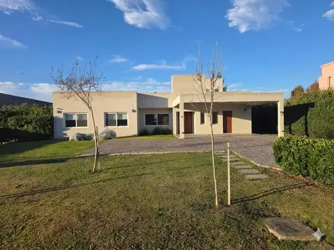 Casa 7 ambientes con 3 baños