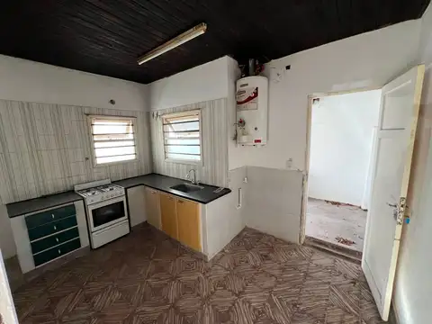 Casa 5 ambientes con 2 baños