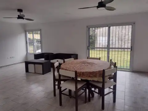 Casa 3 ambientes con 2 baños