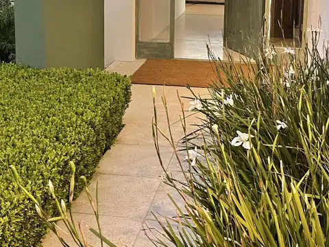 Casa en Alquiler Temporal en La Barra, USD 80.000