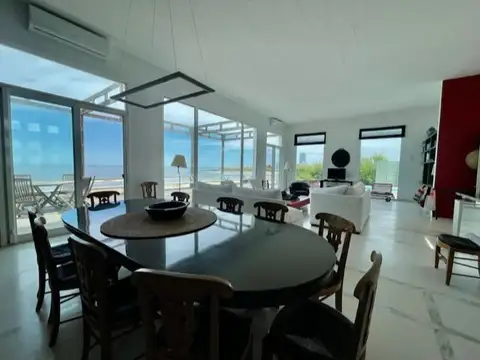 Casa 5 ambientes con 4 baños