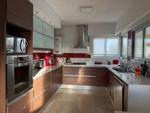 Departamento 7 ambientes con 3 baños