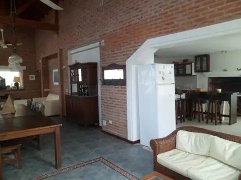Casa - Venta - Argentina, Pinamar - Av. Del Mar 2448