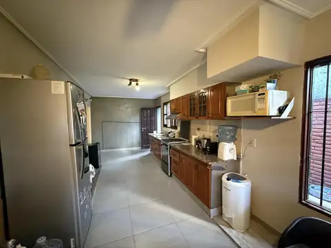 Casa 7 ambientes con 3 baños