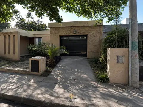 CASA RESIDENCIAL VELEZ SARSFIELD 4 dormitorios