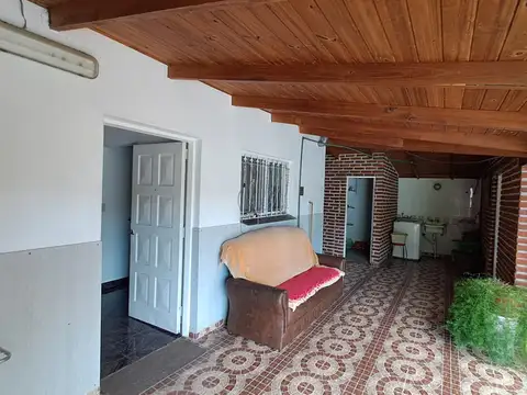 Casa 6 ambientes con 4 baños