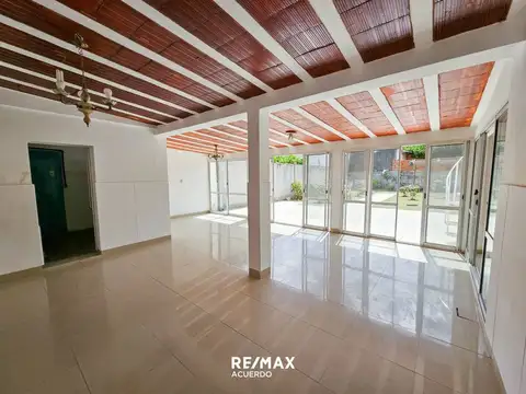 Casa 2 ambientes con 1 baño