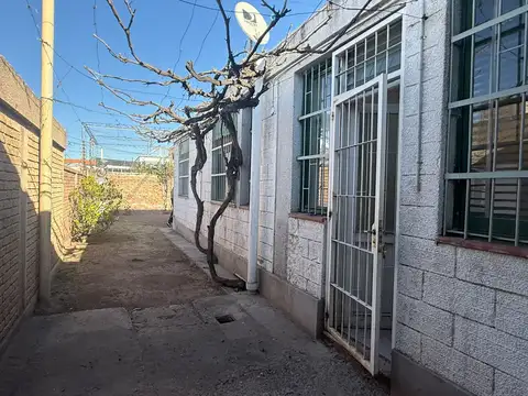 Casa 5 ambientes con 1 baño