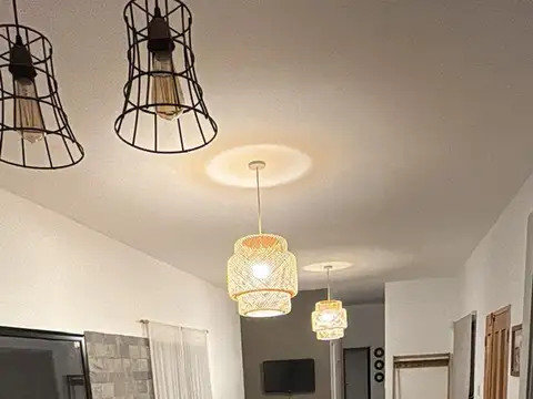 Casa en Alquiler con 2 cocheras