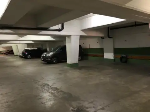 Excepcional cochera cubierta, en el segundo piso