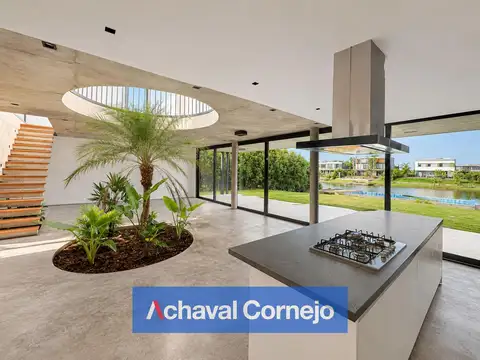 Casa en Venta con 4 cocheras