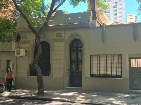 Casa de Pasillo venta Zona Río ideal reciclar a mts de BV. Oroño.