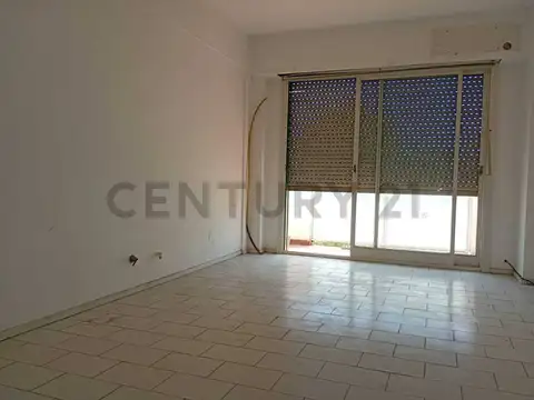 Venta departamento 3 ambientes con balcón en Santos Lugares.