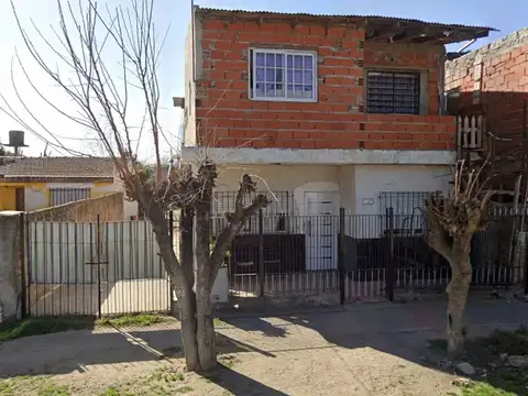 CASA 6 AMBIENTES CON COCHERAS - GONZALEZ CATAN