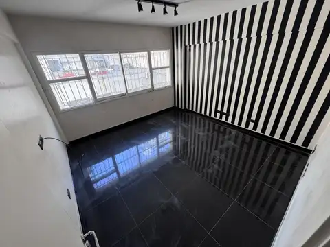 Oficina dos ambientes en San Nicolás - 100 mts de Av. Corrientes - Distrito de los 15'