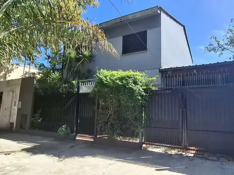 Casa en Venta, 5 ambientes, Villa Ballester, con parque y pileta