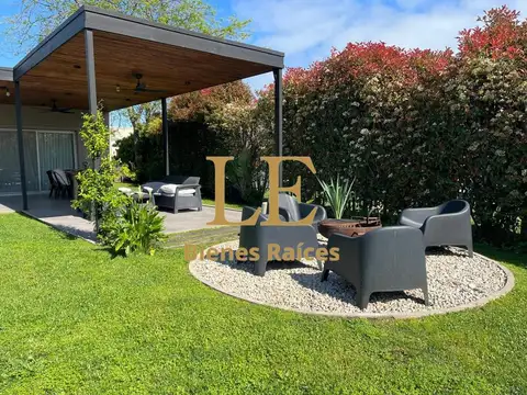Casa 5 ambientes con 4 baños