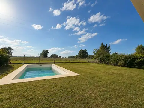 Casa 4 ambientes con 2 baños
