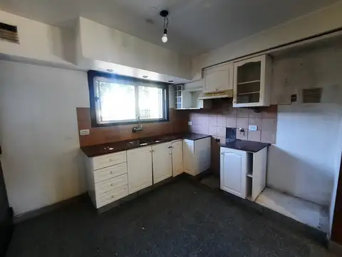 Casa en Alquiler con 3 cocheras